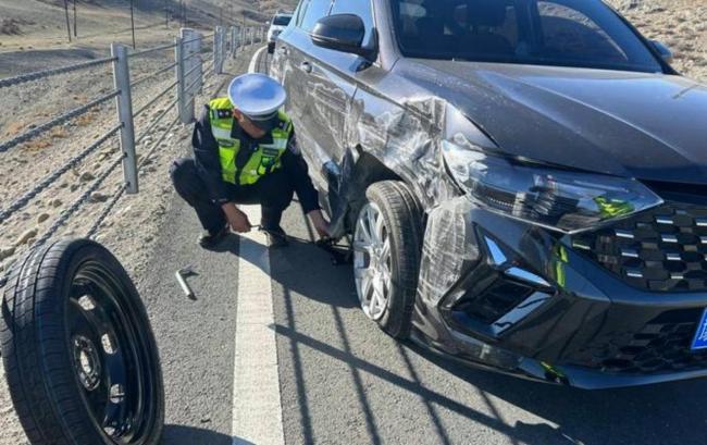 女子开货车下长坡轮胎爆炸触目惊心 后车司机电话提醒救一命