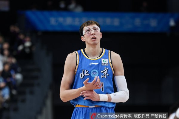 股票配资查询网 CBA季前赛正式打响！京媒：周琦会在今天与北京男篮会合